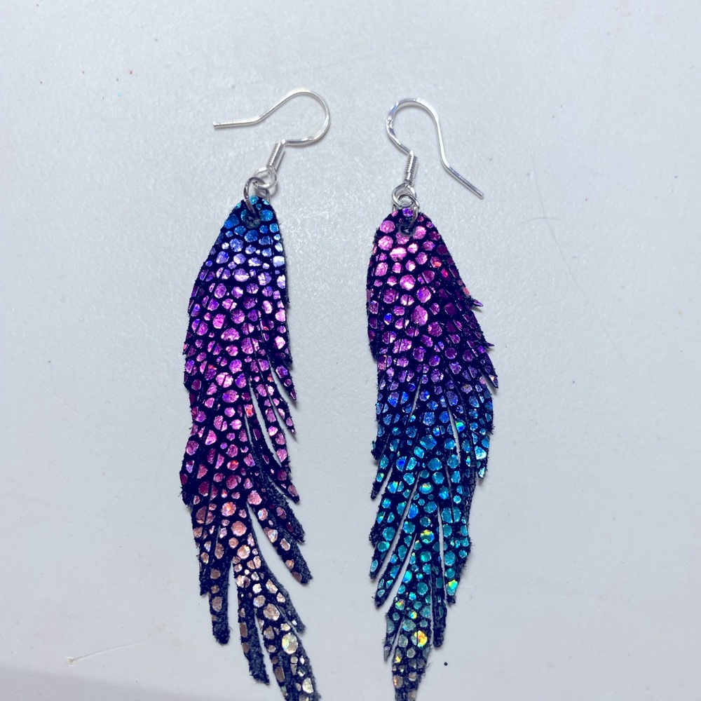 Pretty metallic feather earrings. New